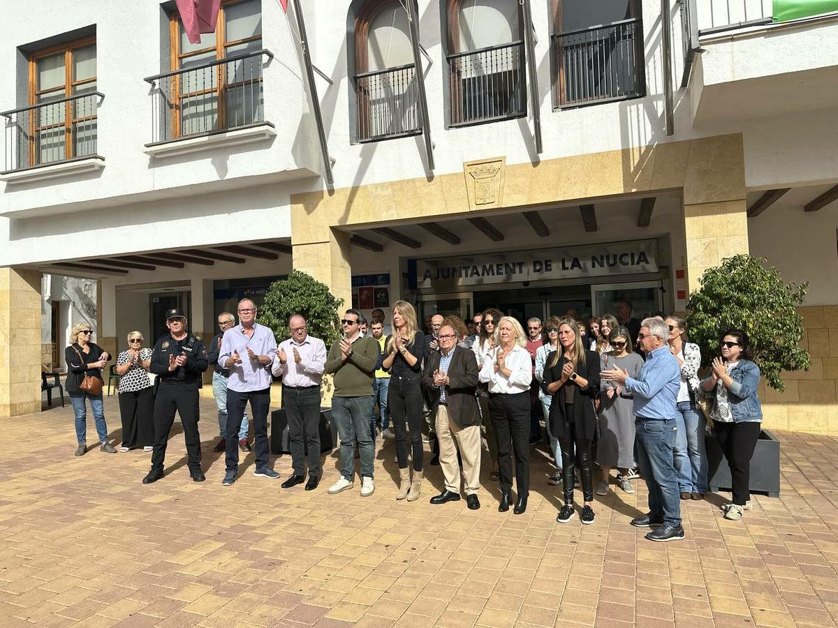 La Nucía guarda un minuto de silencio por las personas fallecidas por la DANA 