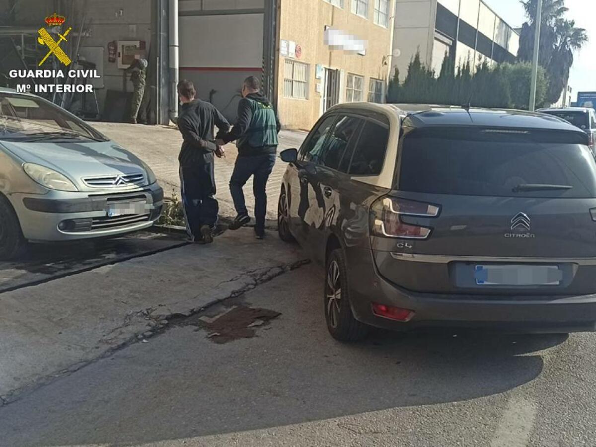 La Guardia Civil detiene al presunto autor del robo de 160 trapas de desagüe fluvial en Jávea