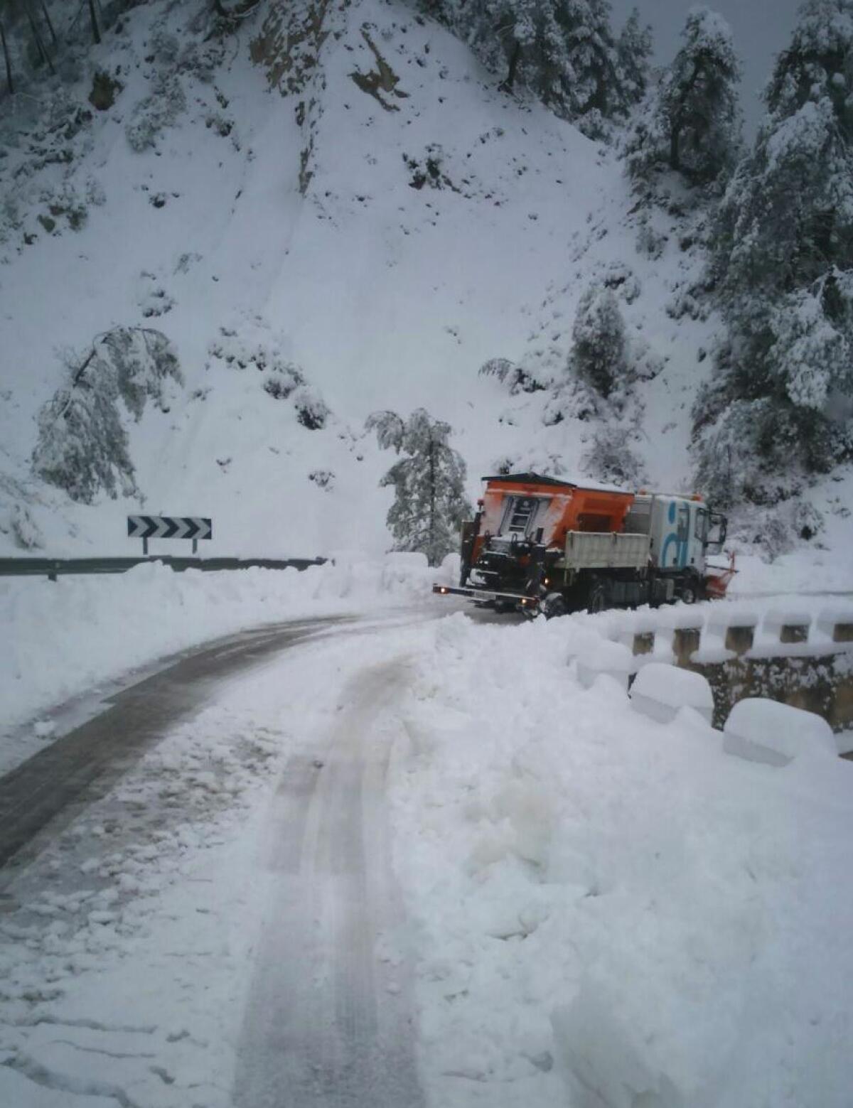 El Área de Carreteras de la Diputación activa el dispositivo de invierno ante la bajada de las temperaturas 