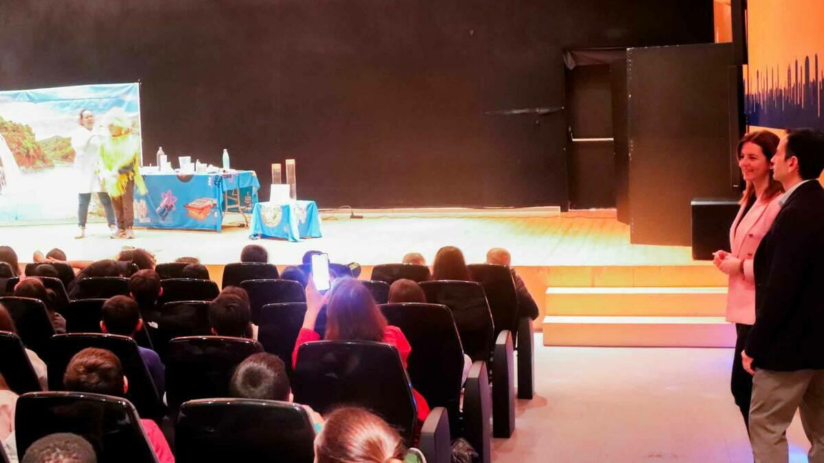 Estudiantes de Primaria de Benidorm conmemoran el Día Internacional del Agua