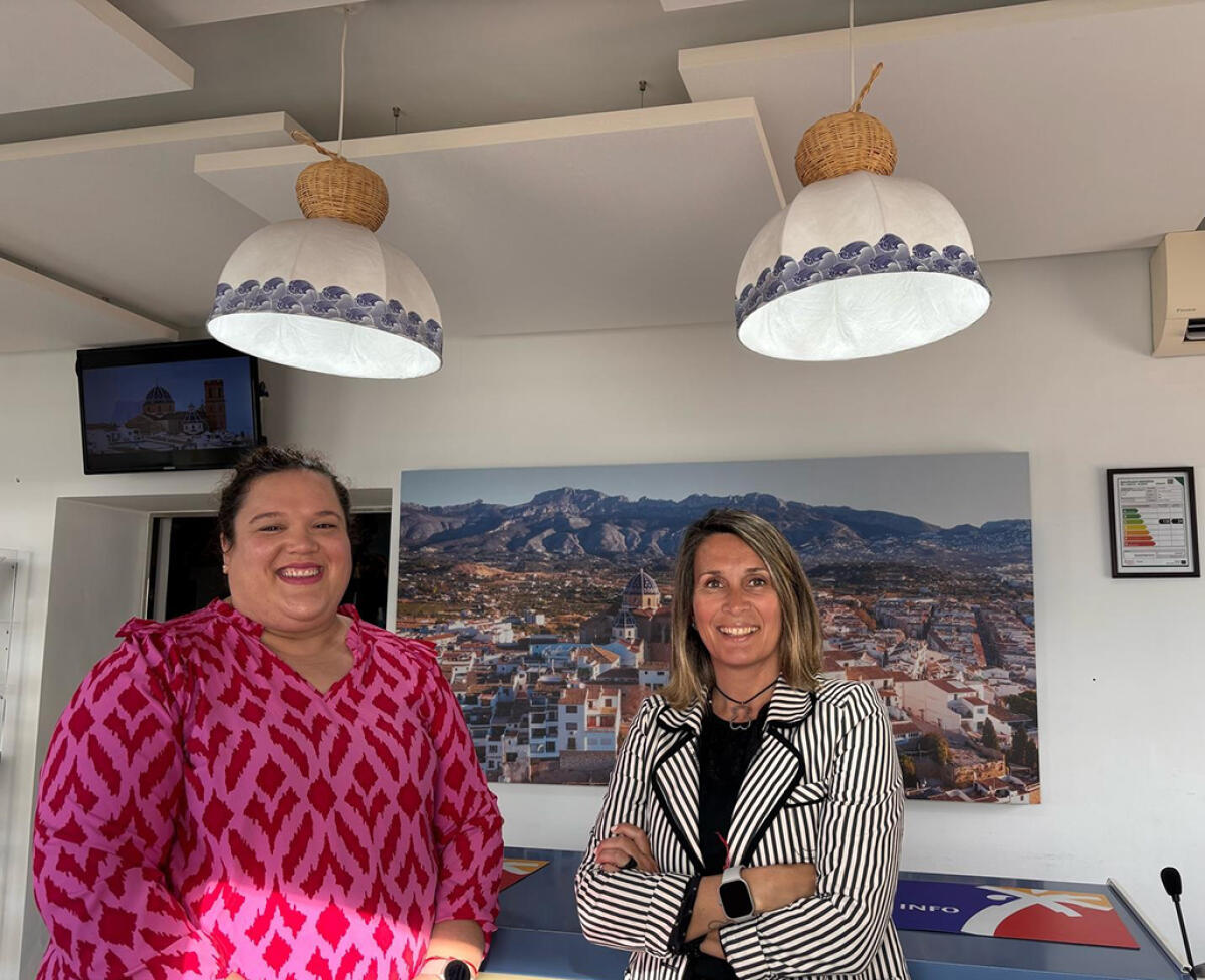 La Tourist Info renueva su iluminación con lámparas artesanales de Lucía Lorente