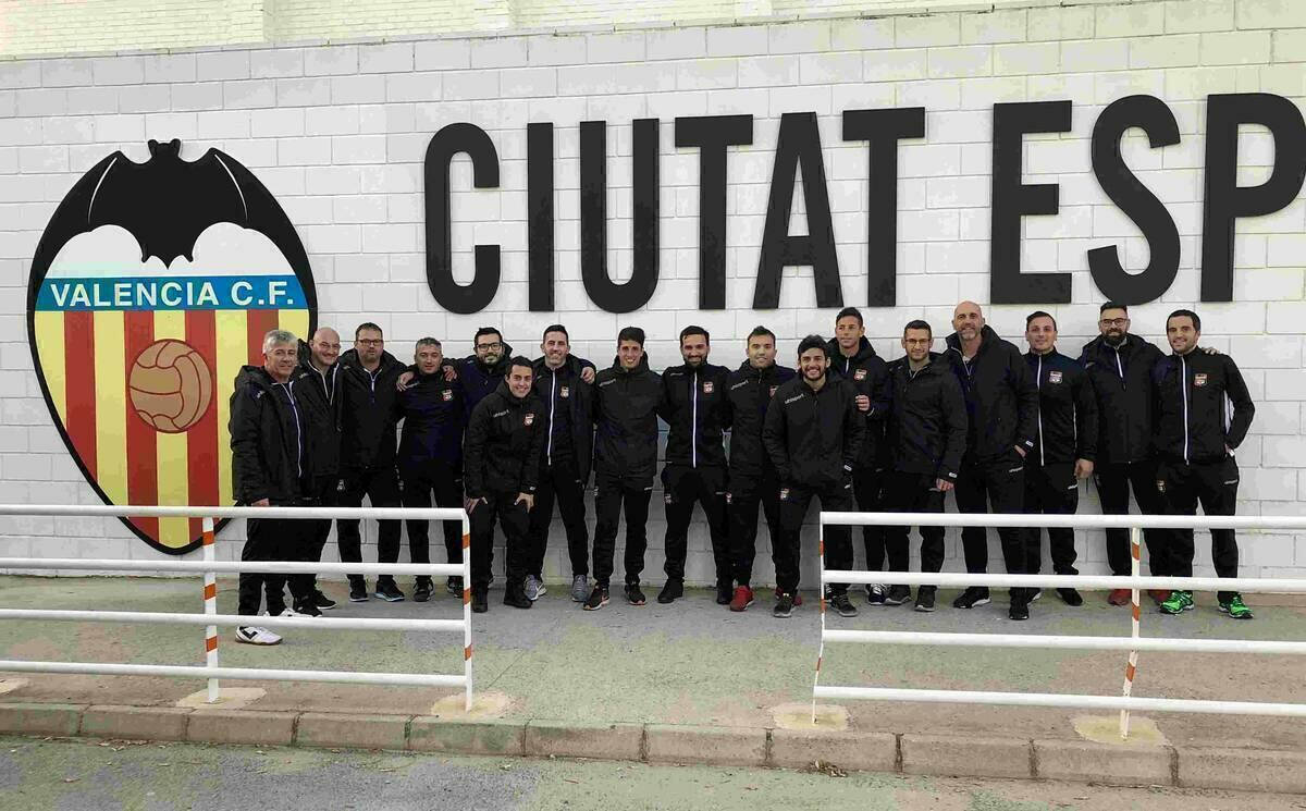 Los entrenadores del C.F La Nuc&iacute;a se forman en el Valencia CF