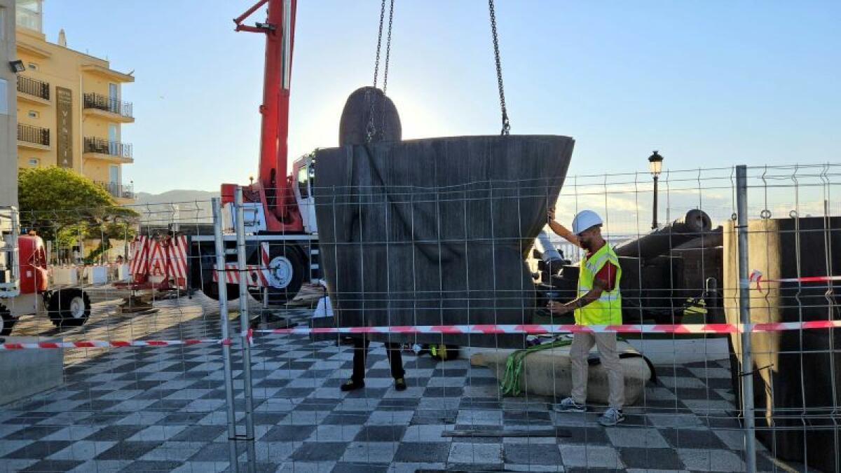 ‘Silvia’ y ‘María’, las esculturas monumentales de Jaume Plensa, se despiden de Benidorm