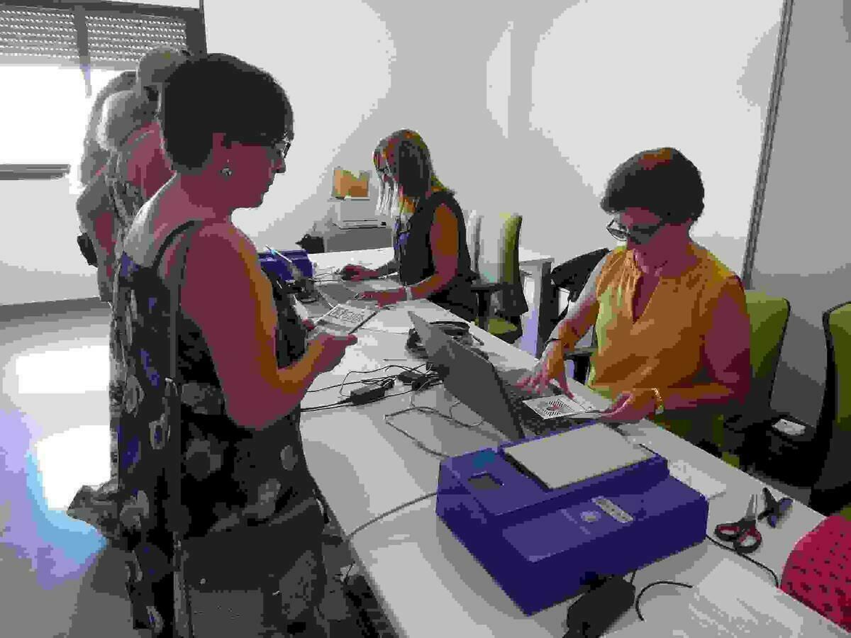 120 personas han tramitado el DNI en La Nuc&iacute;a en la Oficina Itinerante 