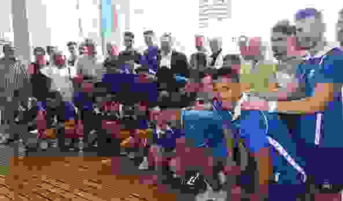 40 futbolistas campeones del CF Ciudad de Benidorm celebran el triunfo con el alcalde 