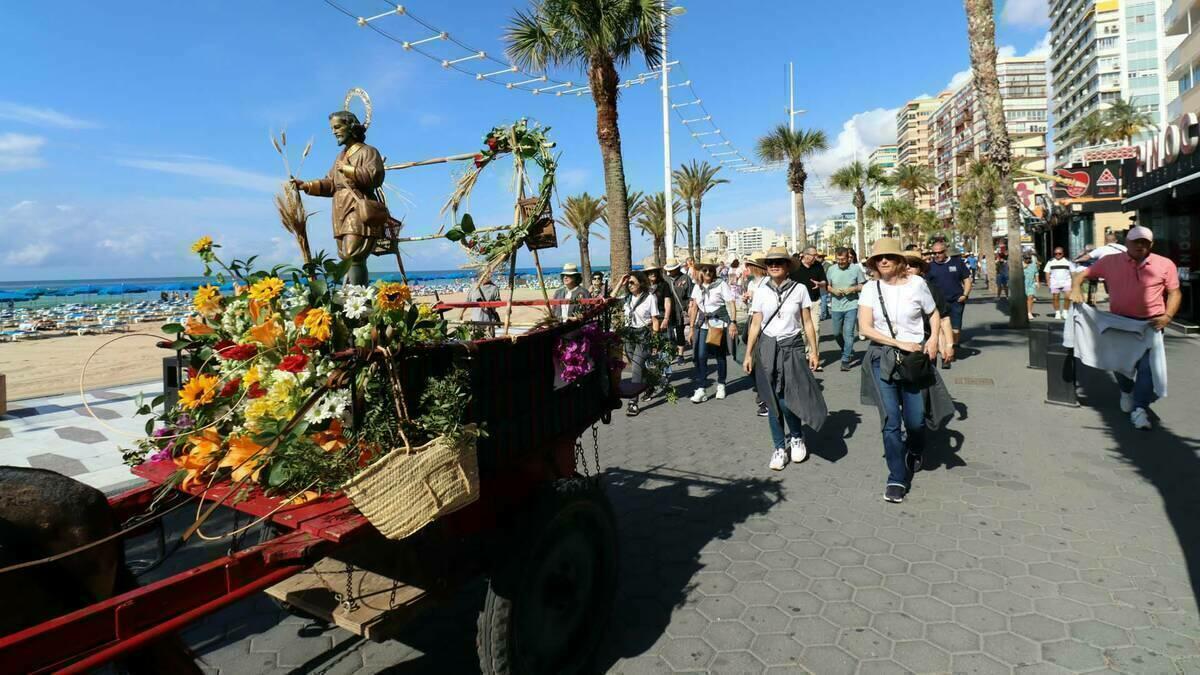 Benidorm festeja su tradición agrícola en la Romería de Sant Isidre hasta la Ermita de Sanç