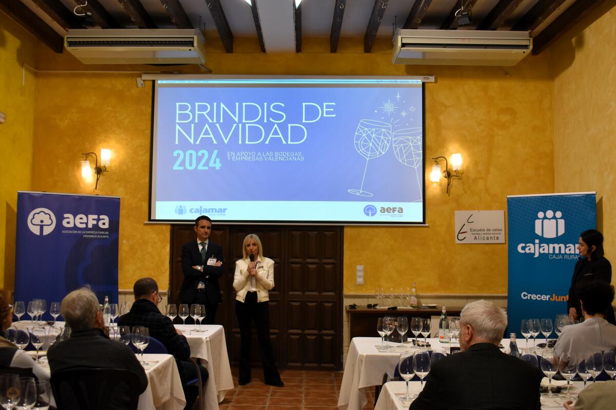 AEFA y Cajamar celebran su tradicional Brindis de Navidad en apoyo a las bodegas valencianas