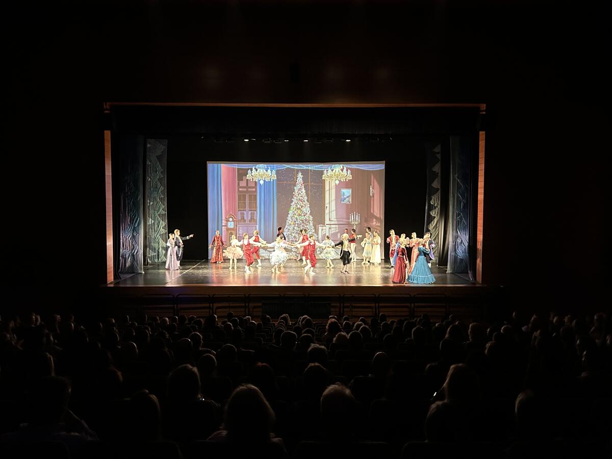 El Ballet de Kirguist&aacute;n brill&oacute; en l&rsquo;Auditori con &ldquo;El Cascanueces&rdquo;