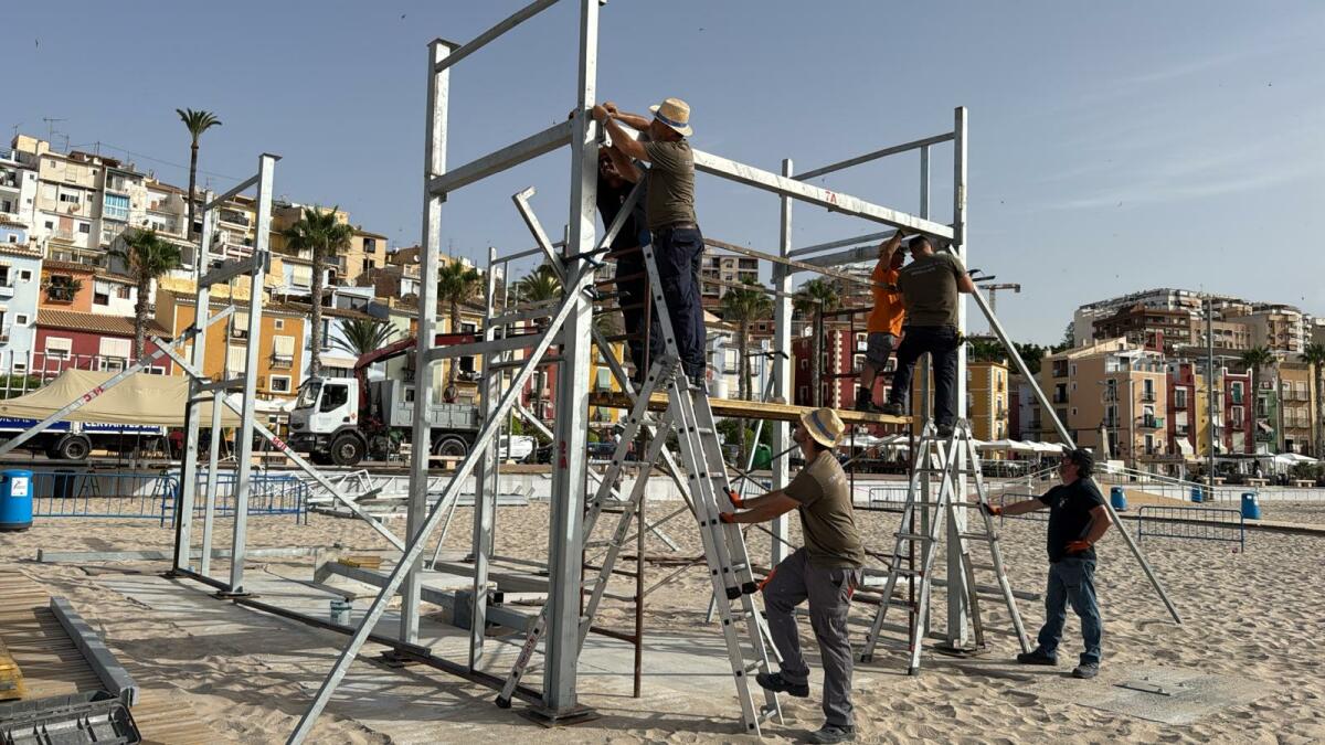 El Ayuntamiento de Villajoyosa inicia el montaje del renovado castillo de las Fiestas de Moros y Cristianos
