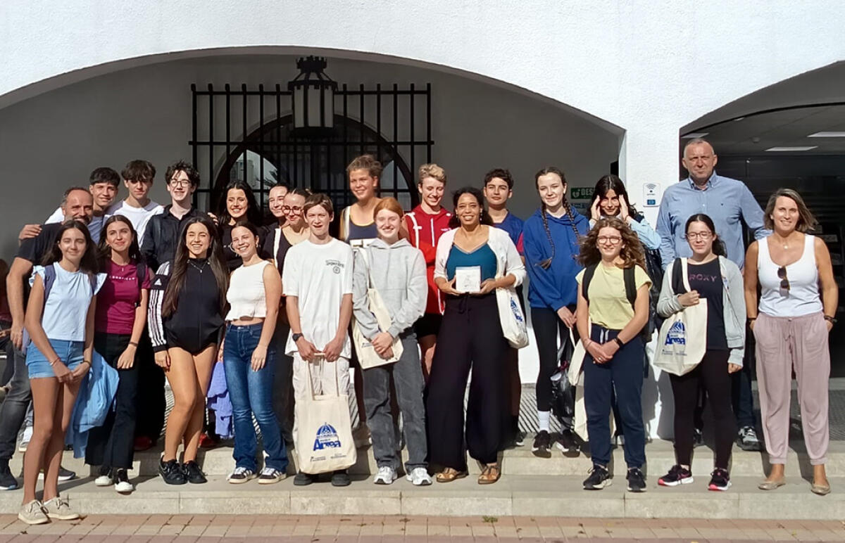 El alcalde y la edil de Educación reciben el alumnado francés que se encuentra de intercambio a Altea
