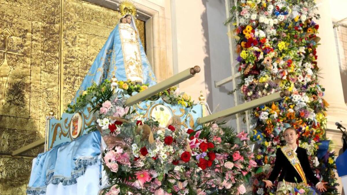 Benidorm ofrenda a su patrona en el 282 aniversario de su llegada