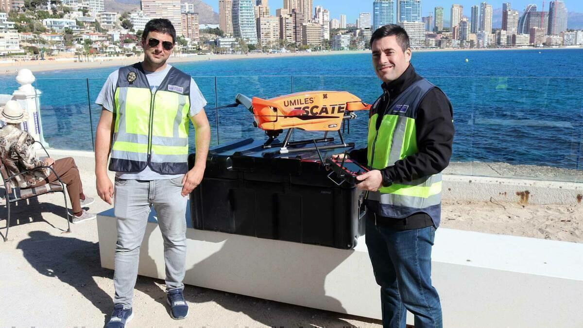 Benidorm acoge la presentación de un dron de última tecnología para el rescate en las playas 