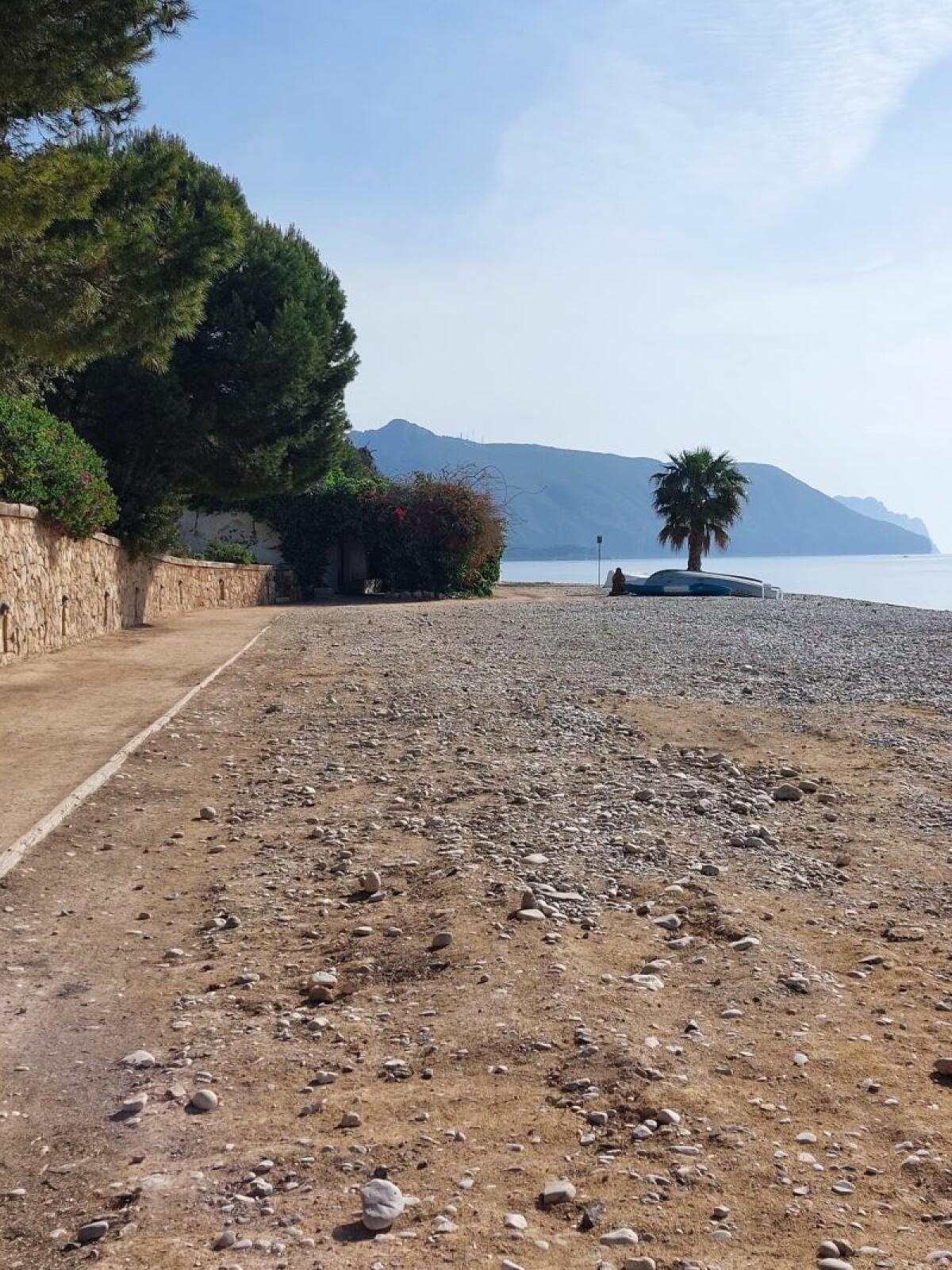 Las playas de Altea sin chiringuitos en Semana Santa	