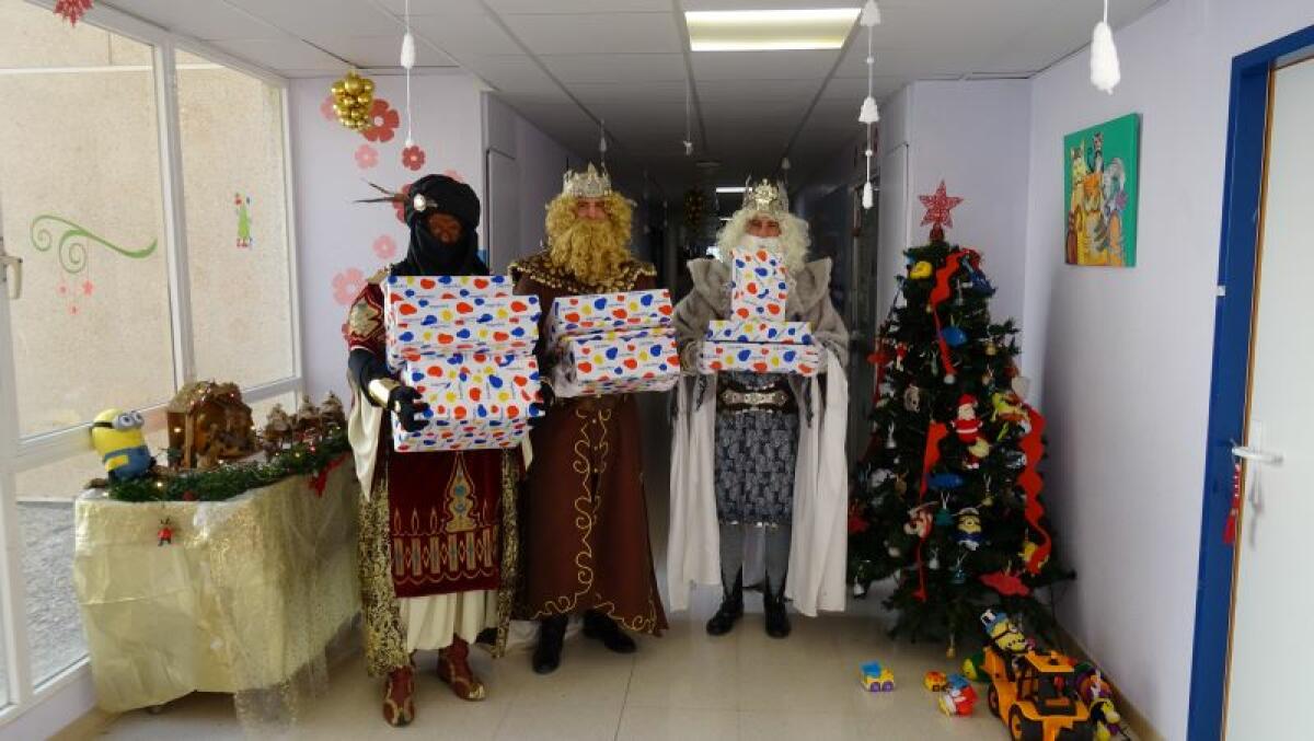 Los Reyes Magos visitan el Hospital Marina Baixa, el Centro Ocupacional y Residencia ‘Les Talaies’ y el Hospital Asilo Santa Marta de la Vila Joiosa