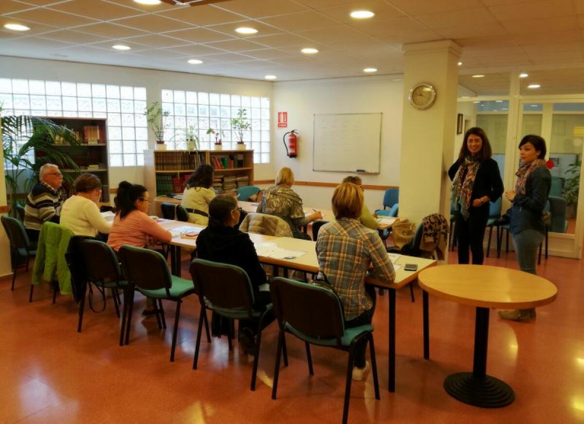 FINESTRAT ABRE PLAZO DE INSCRIPCIÓN PARA LOS CURSOS DE REFUERZO ESCOLAR, VALENCIANO, INGLÉS Y ESPAÑOL PARA RESIDENTES DE OTRAS NACIONALIDADES 