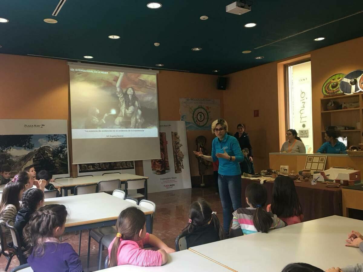 La Fundación CV MARQ organiza visitas animadas al museo, charlas y talleres para celebrar el Día de la Mujer     