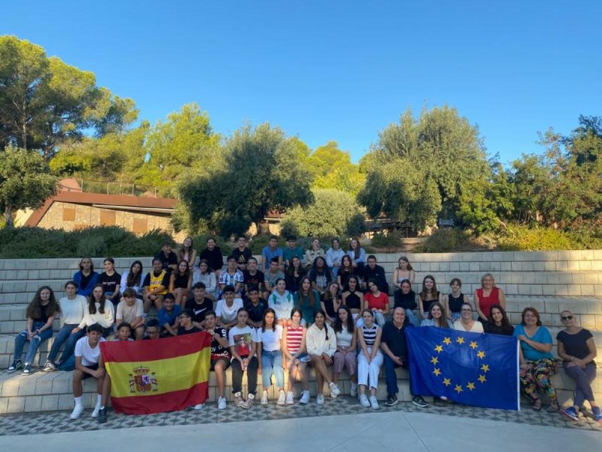 Estudiantes de Erasmus+ conocen La Nucía de mano de alumnado del IES