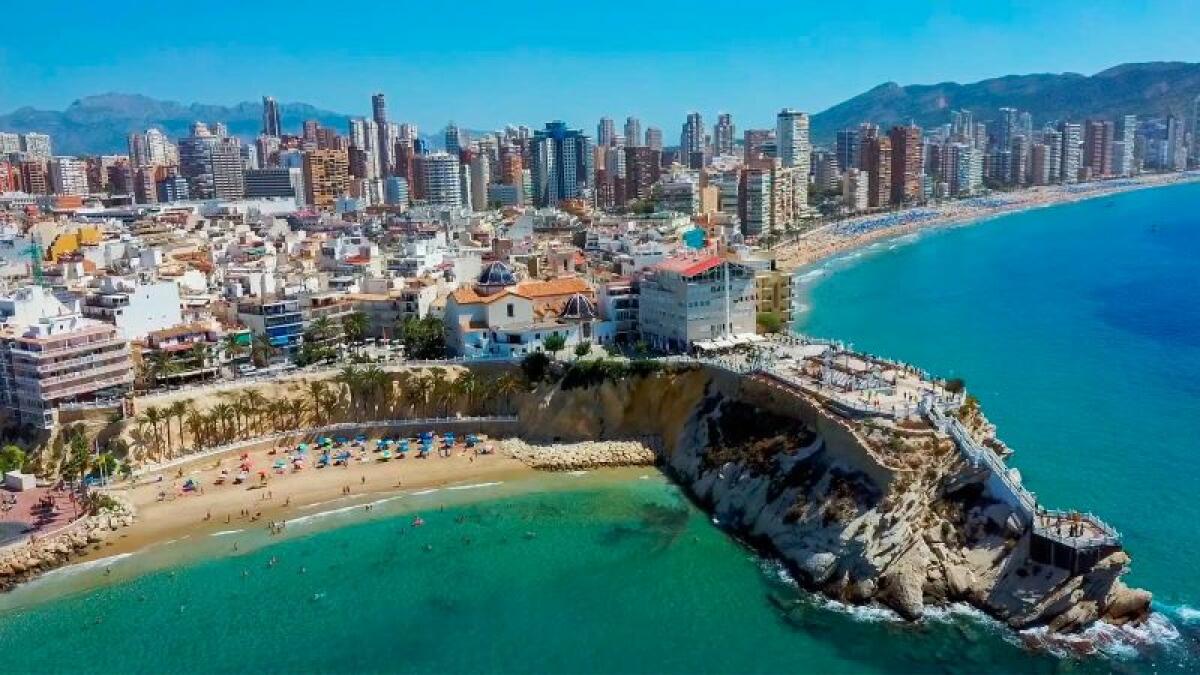 Benidorm premiará en el Día del Turismo a Informativos Antena 3 y a los periodistas Francisco José Benito y Michelle Baker 