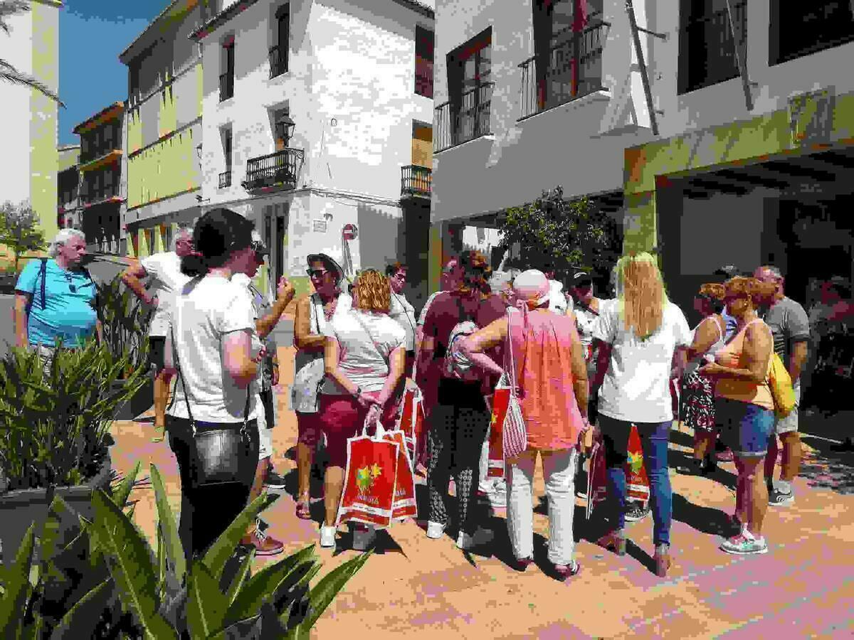 35 personas realizan una Visita Tur&iacute;stica por La Nuc&iacute;a 