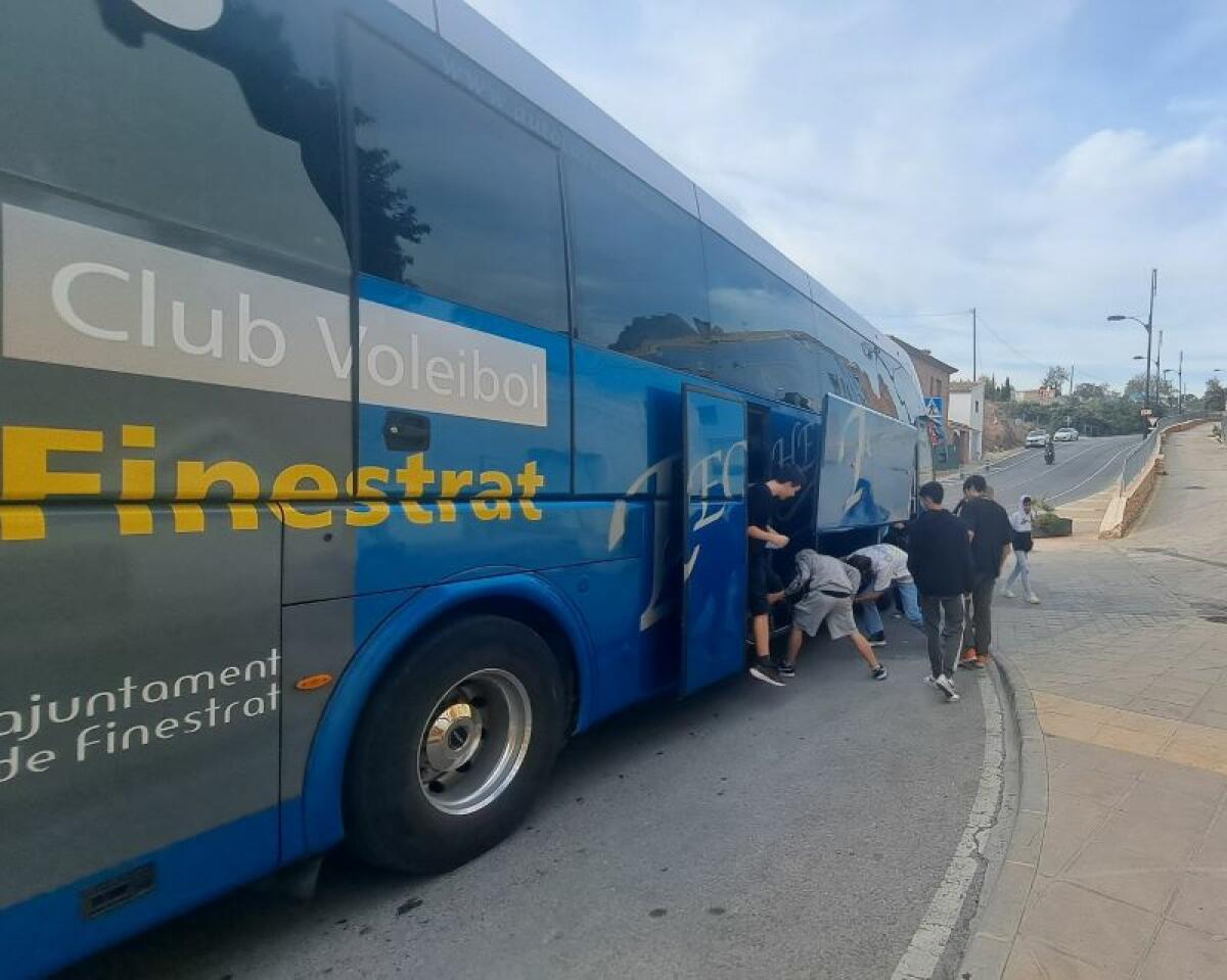 EL ALCALDE DE FINESTRAT DENUNCIA LA FALTA DE PLAZAS PARA ESTUDIANTES DE LA ESO EN LOS AUTOBUSES DE CONSELLERIA