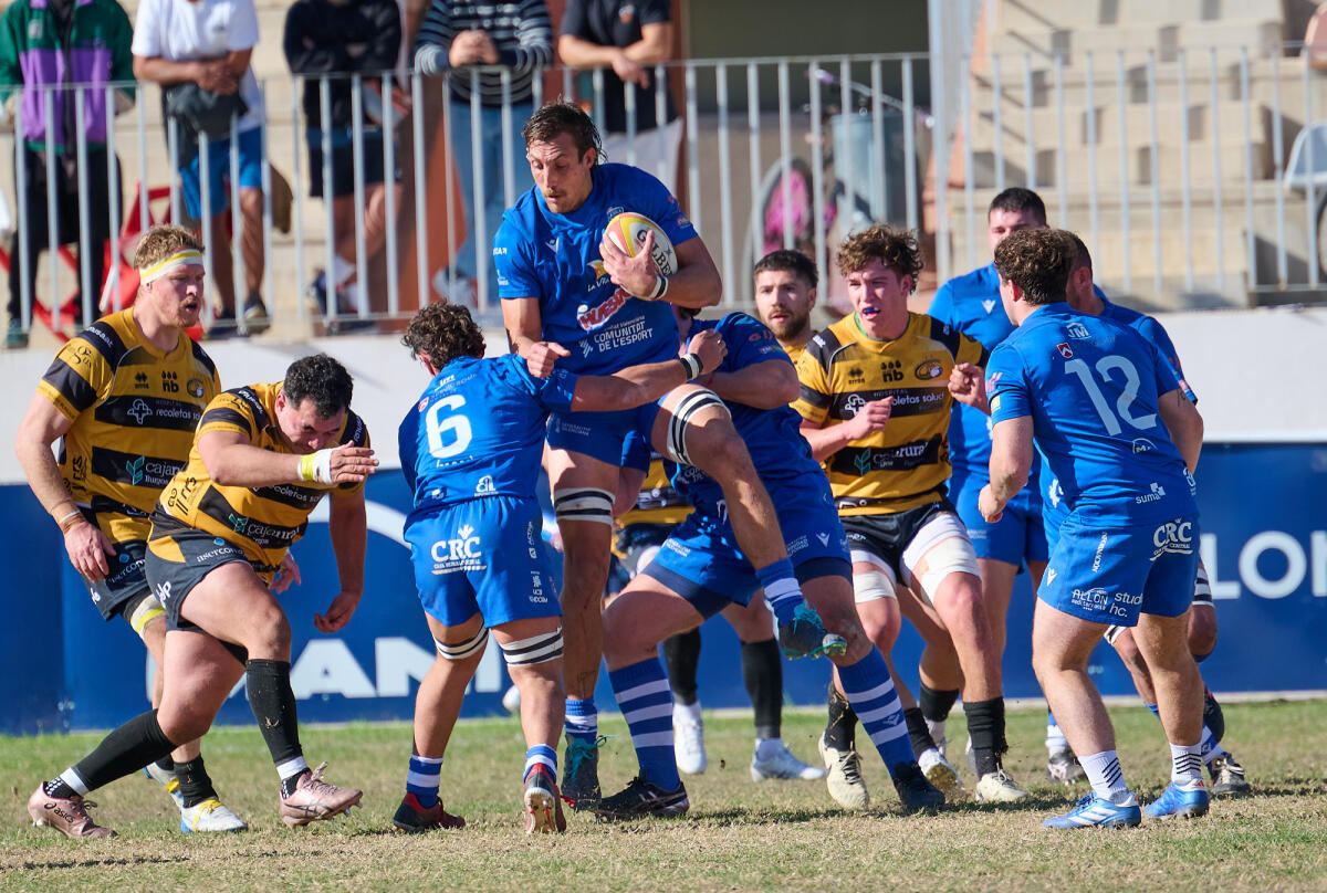 Huesitos La Vila Rugby Club tutea sin complejos al subcampeón, que se escapa vivo del pantano. 