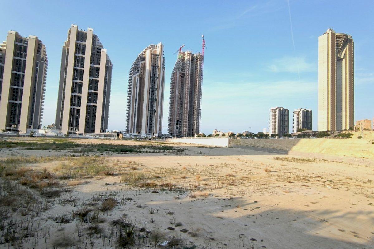 El Ayuntamiento deja sin controlar las contraprestaciones millonarias de la promotora de Poniente