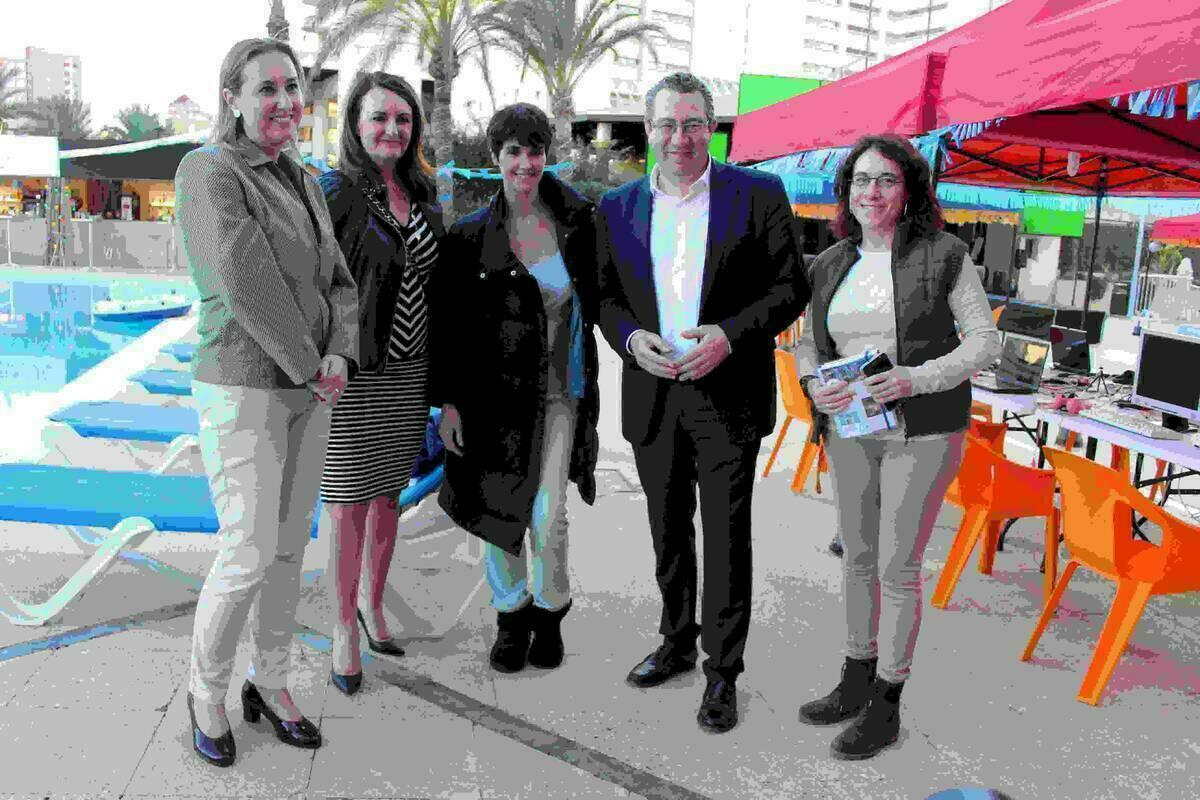 Benidorm &middot; El alcalde da la bienvenida al equipo de la serie &lsquo;Fugitiva&rsquo;, de TVE