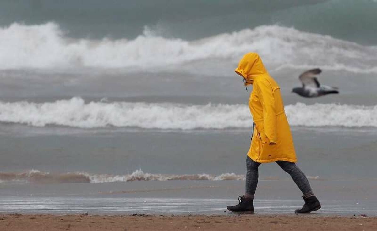 Más de veinte municipios alicantinos cancelan la actividad docente debido a la alerta por lluvias