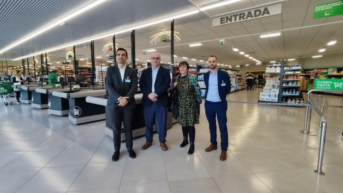 El alcalde de la Vila Joiosa visita el nuevo Mercadona ecoeficiente de la zona de la Malladeta