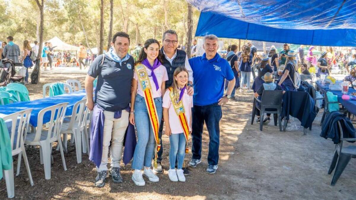 Miles de peñistas celebran ‘La Mona’ en el Parc de la Séquia Mare