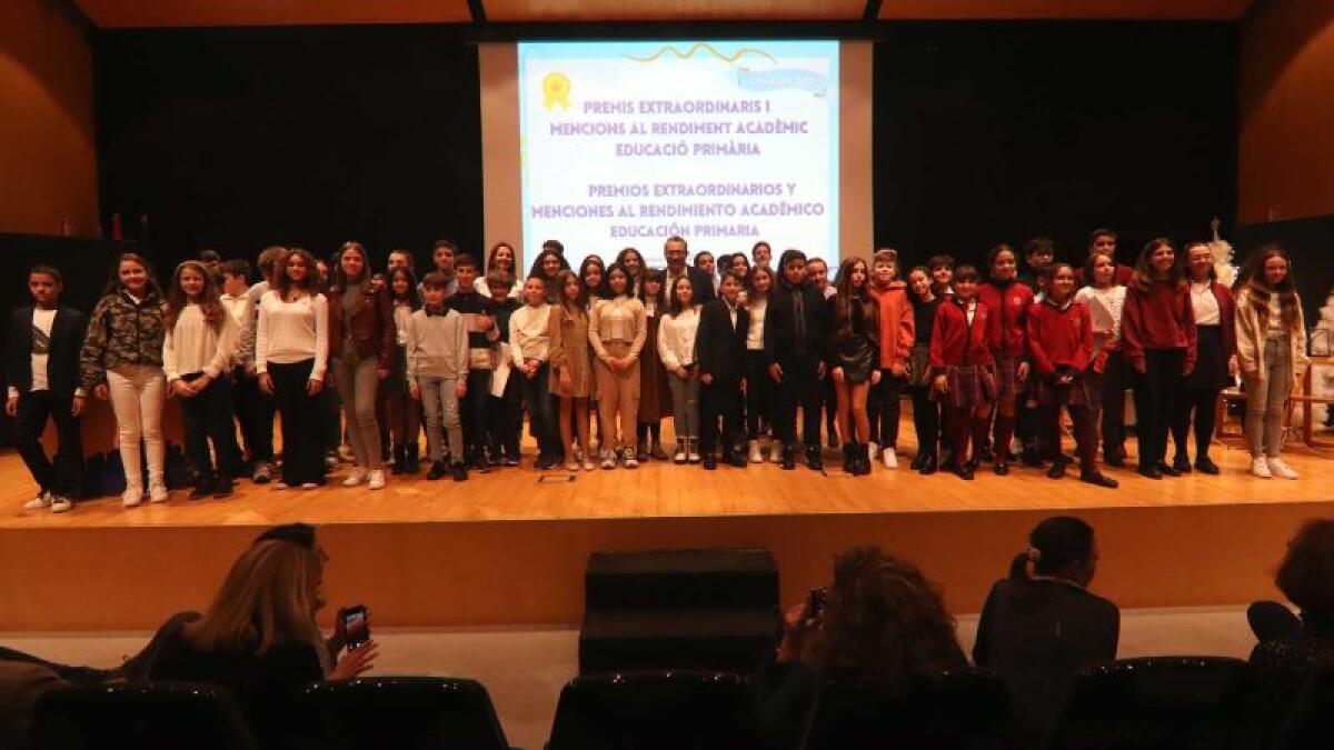 103 alumnos de Primaria y Secundaria, premiados por su rendimiento académico 