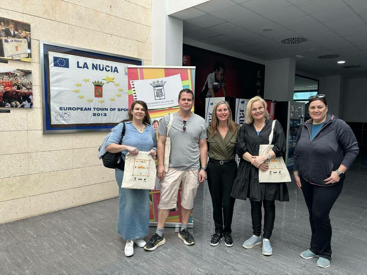 Profesores finlandeses visitan el Instituto de La Nucía y la Ciutat Esportiva