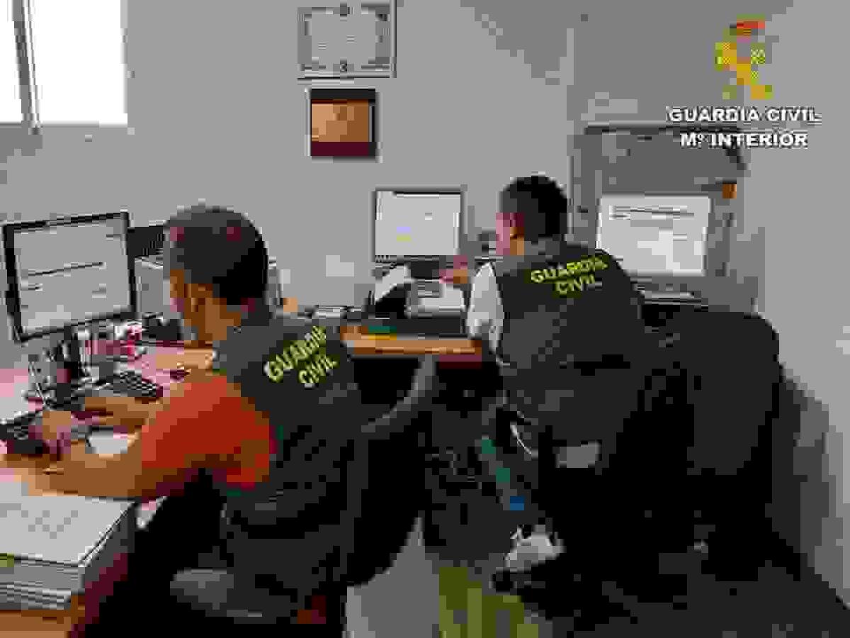 La Guardia Civil esclarece un total de 35 estafas cometidas a trav&eacute;s de una p&aacute;gina web de compra-venta de objetos de segunda mano.