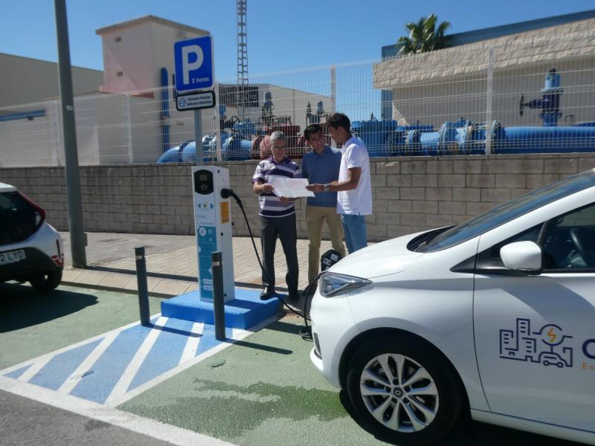 El Punto de Recarga de coches eléctricos del Polígono entra en funcionamiento