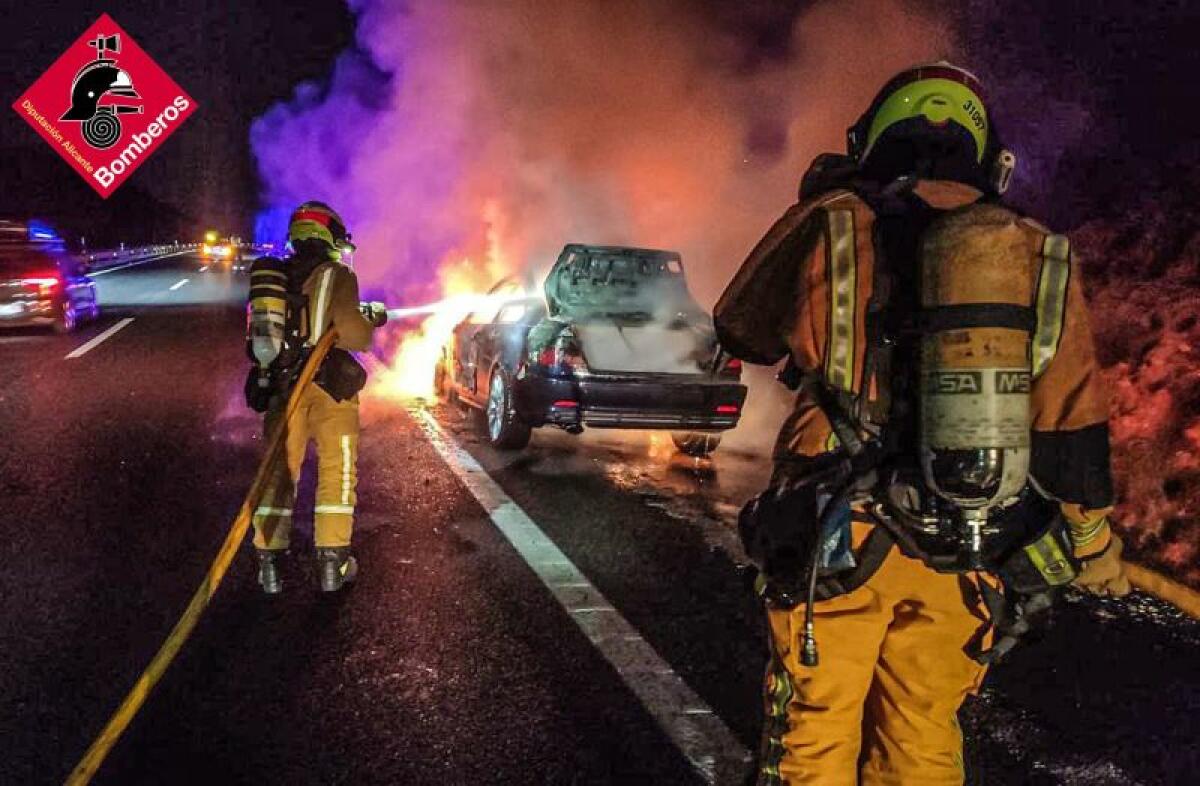 INCENDIO VEHICULO EN LA AUTOPISTA AP-7