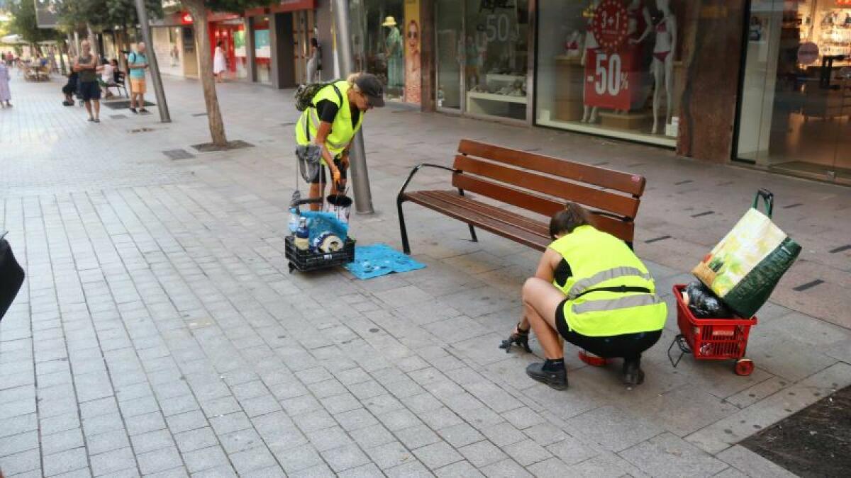 Benidorm acomete labores de mantenimiento y conservación en el mobiliario urbano