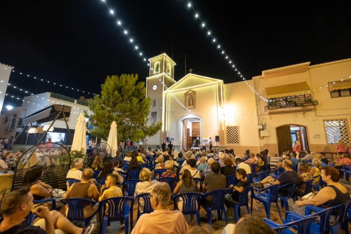 L’Alfàs revive una de sus tradiciones culturales más antiguas con ‘Les Copletes a la Verge dels Dolors’