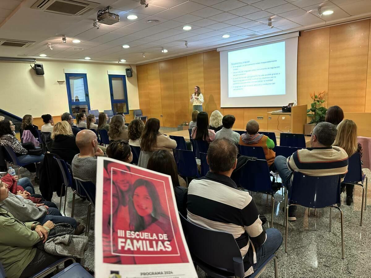 Esta tarde última charla de la III Escuela de Familias de La Nucía 