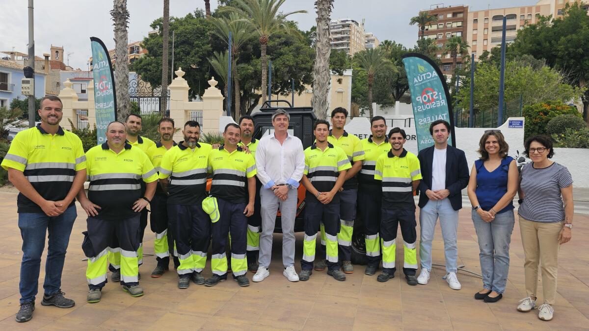 Se amplía la brigada de limpieza que actúa en todas las playas durante la temporada estival