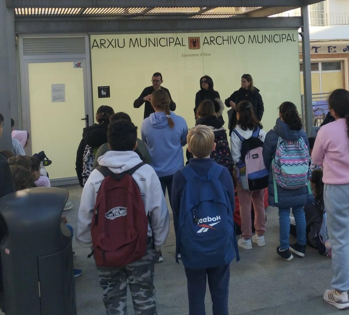 Los alumnos y alumnas de segundo y tercer ciclo de primaria del colegio Garganes visitan el Archivo Municipal