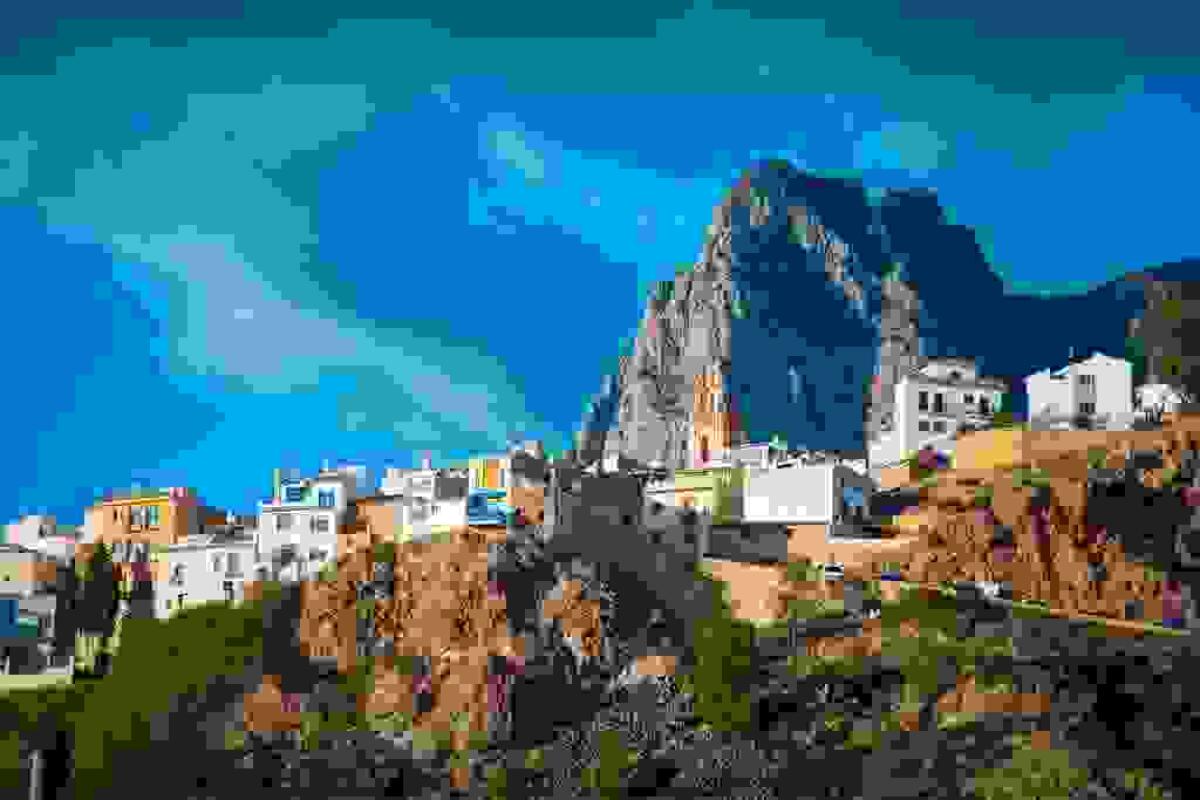 El Ayuntamiento emprende otra fase de actuaci&oacute;n para seguir consolidando La Penya sobre la que se asienta el casco hist&oacute;rico de Finestrat