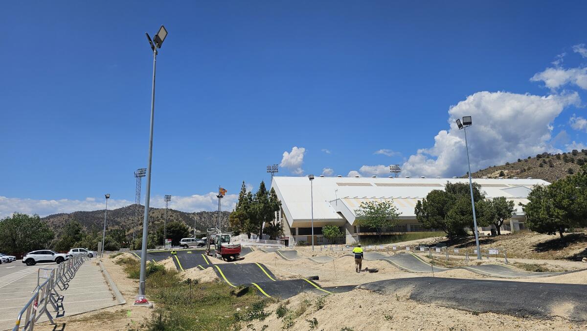 Se inicia las tareas de mejora del pump track del polideportivo Maisa Lloret