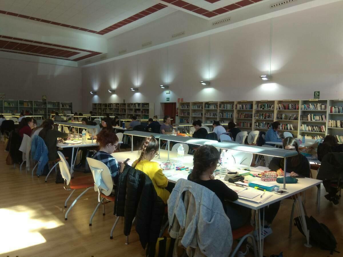 La Nuc&iacute;a &middot; La Biblioteca de Caravana amplia sus horarios durante todo el mes