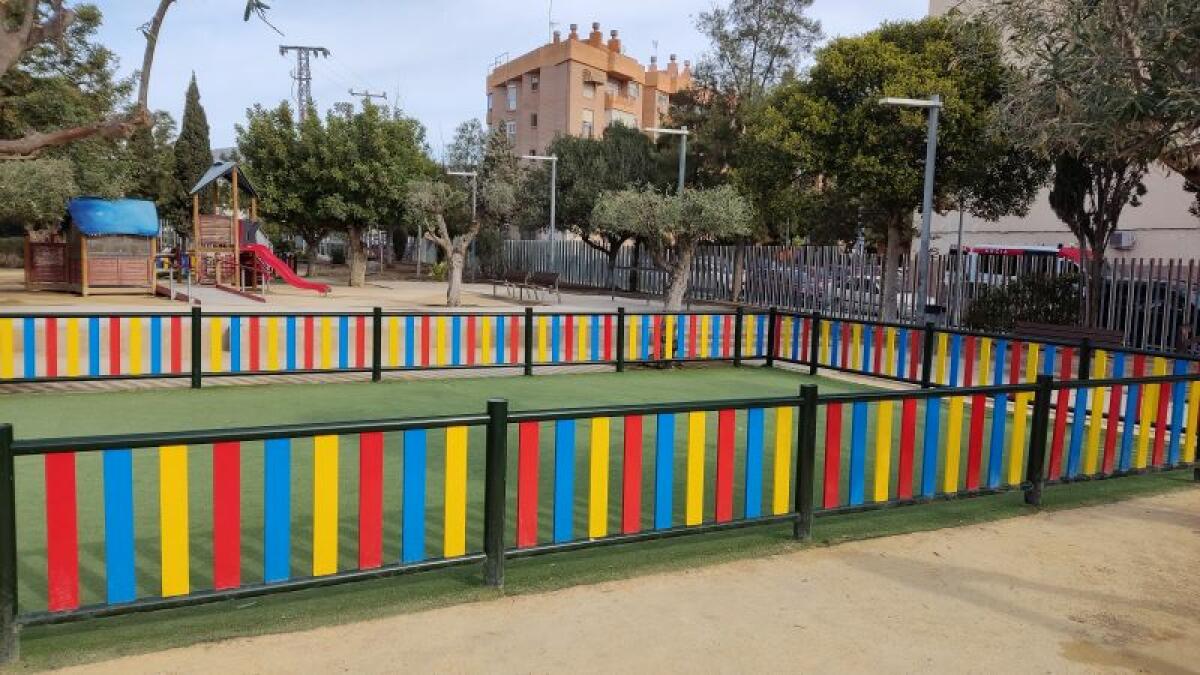 Parques y Jardines retira las porterías de la Barbera para dar paso a nuevos juegos infantiles