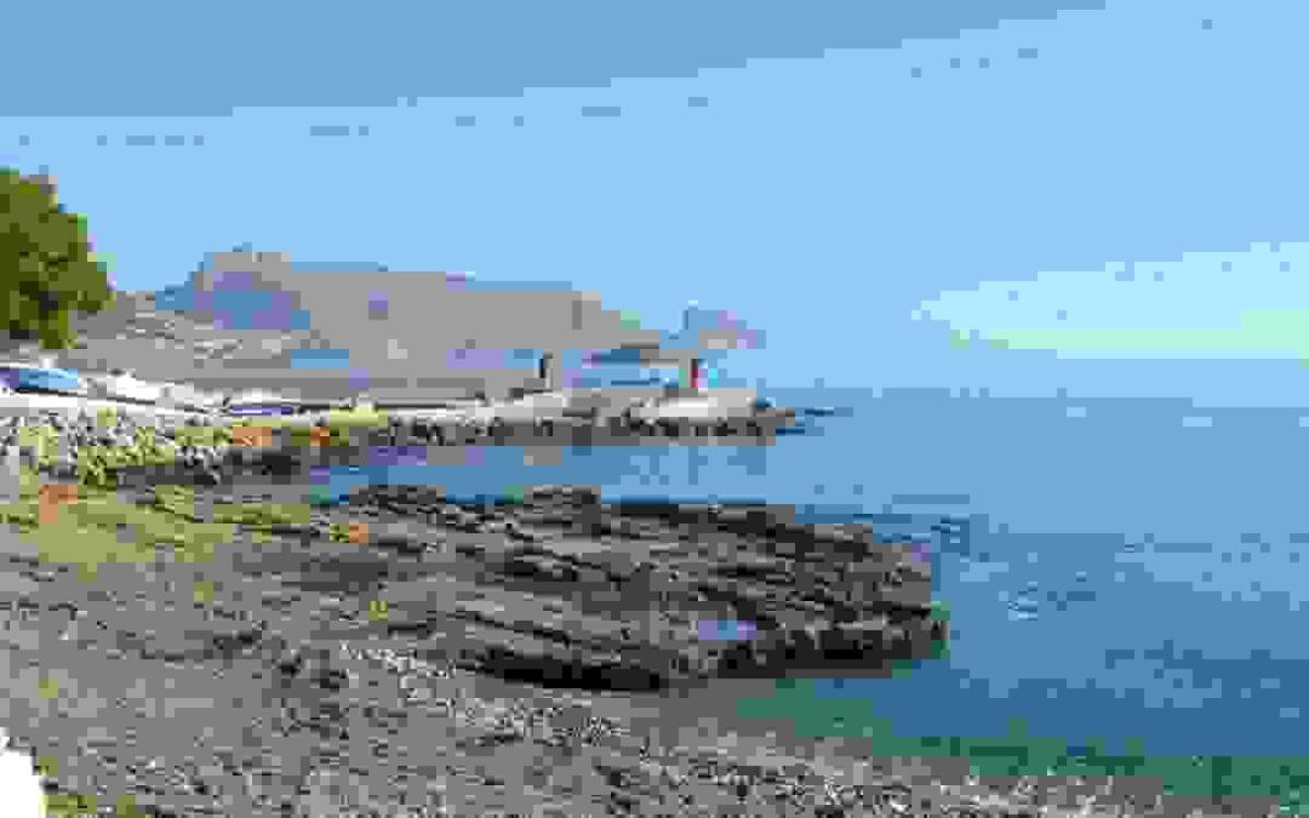 El Ayuntamiento informa de que el ConsellAssessor i de Participaci&oacute; de MediAmbient aprueba la declaraci&oacute;n de la Cala del Soio como Monumento Natural.