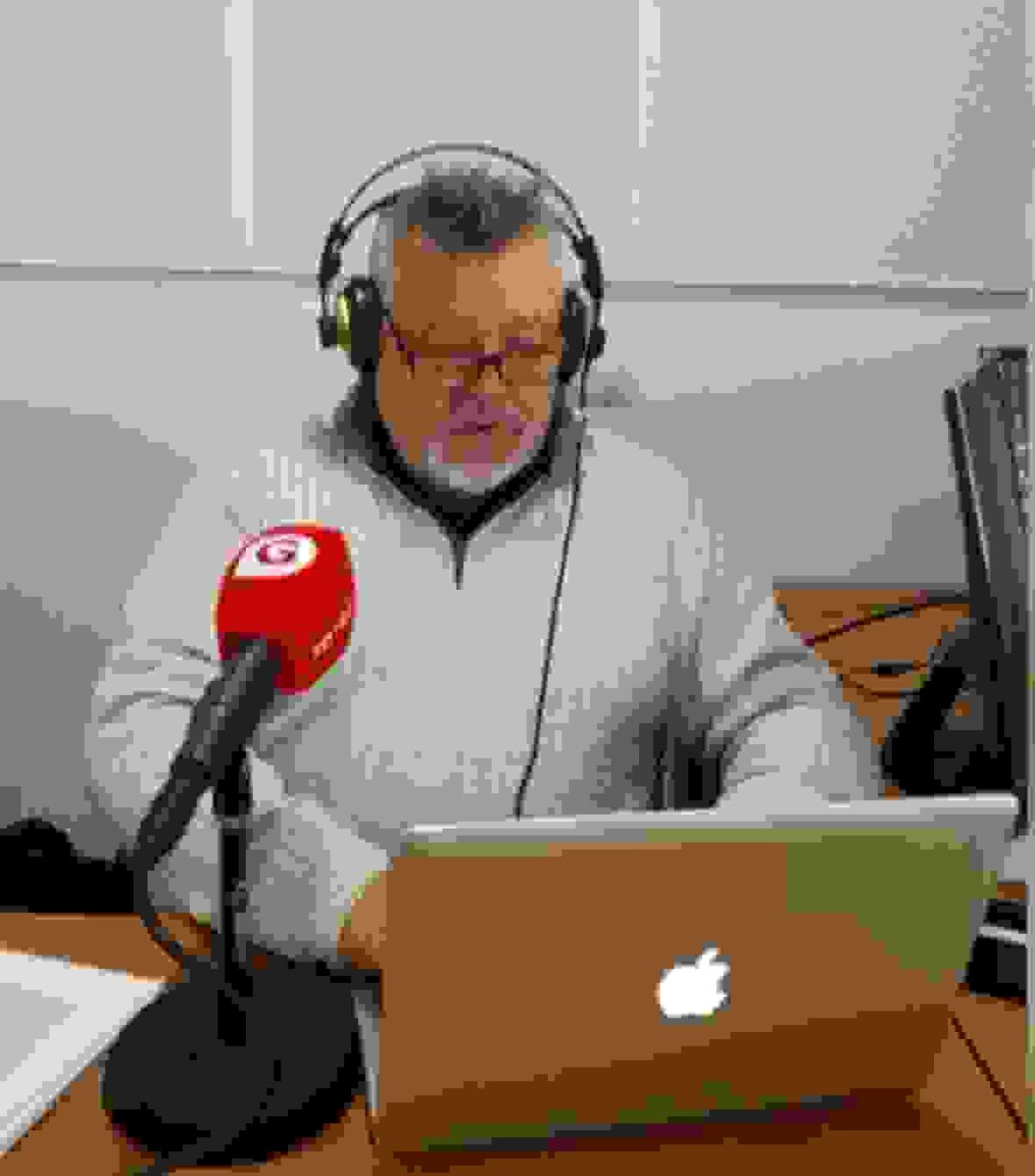 Saz Planelles ofrece una lección magistral en El Faro de Alejandría sobre el periodismo español de los últimos 50 años