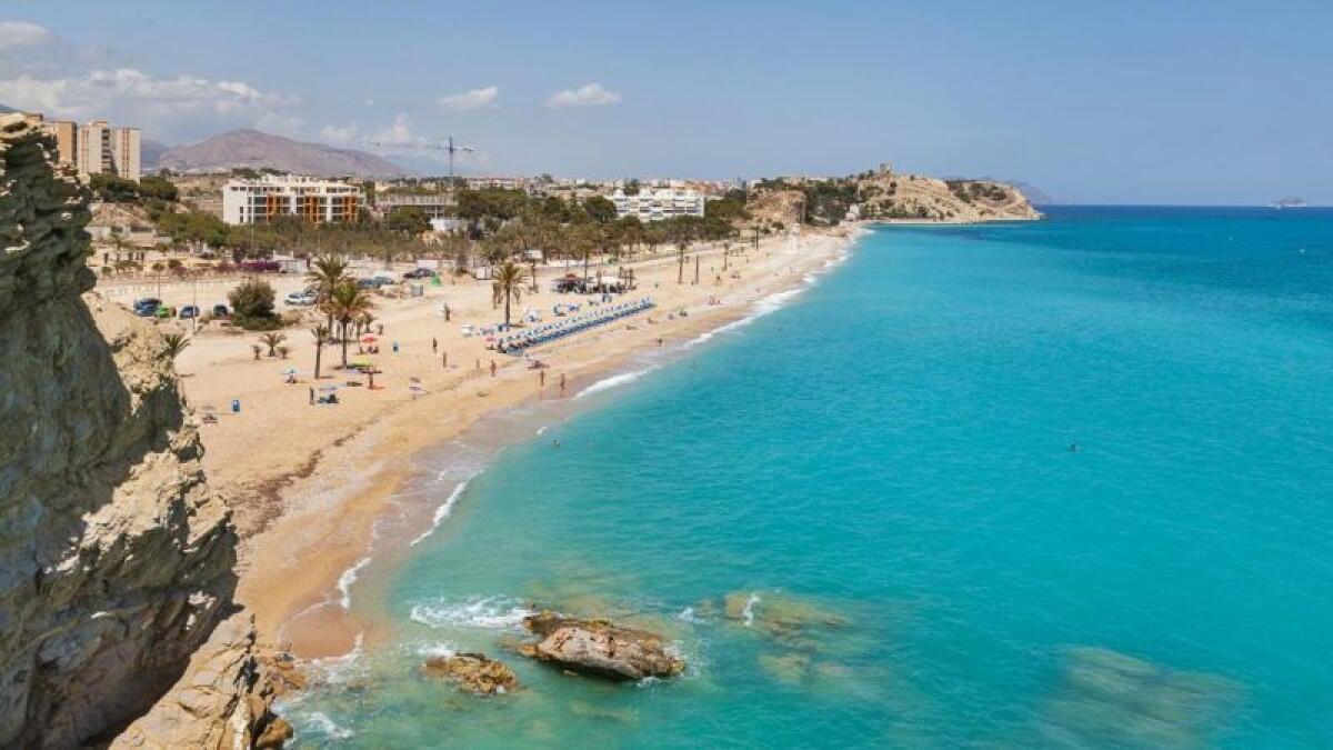 La Vila Joiosa revalida las cinco Banderas Azules de las playas Centro, Bol Nou, Varadero, Caleta y Paradís