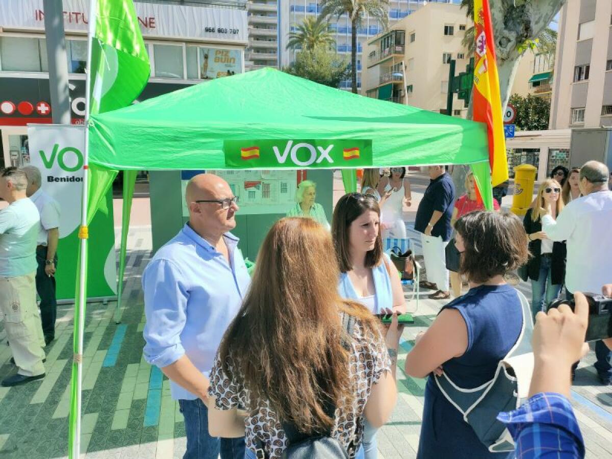 El Ayuntamiento de Benidorm intenta silenciar a VOX prohibiendo las mesas informativas