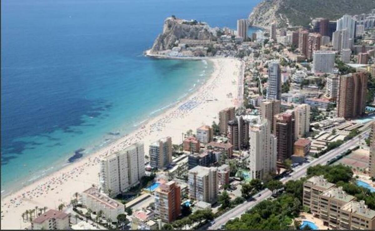 El nuevo rascacielos 'Benidorm Beach' contará con 36 plantas y piscina a 80 metros del suelo