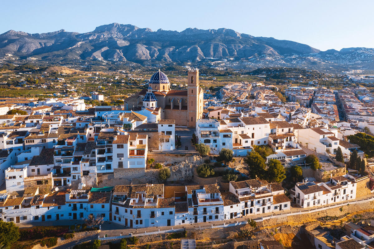 Dispositivo de seguridad y cortes de tráfico en Altea con motivo de Semana Santa